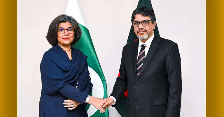 পাকিস্তানের পররাষ্ট্র সচিব আমনা বালুচ ও বাংলাদেশের পররাষ্ট্র সচিব জসীম উদ্দিন